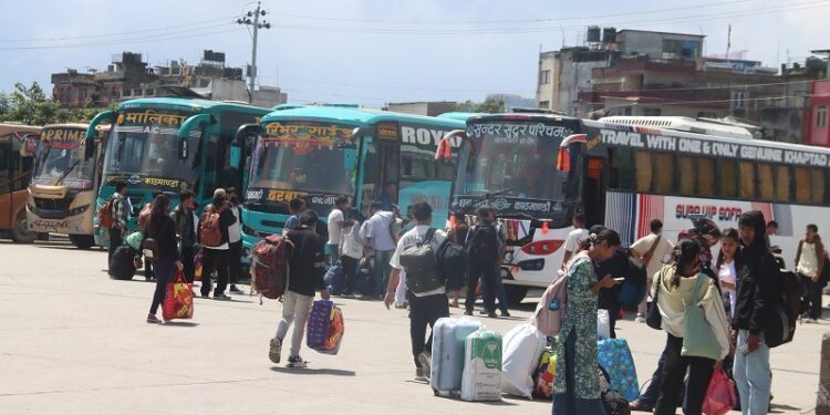 दशैँका लागि साढे ५ लाख नजिकिए उपत्यका छाड्ने यात्रु