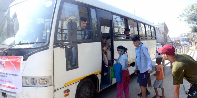 दशैँमा यात्रुको सहजताका लागि सशस्त्र प्रहरीको निःशुल्क बस सेवा