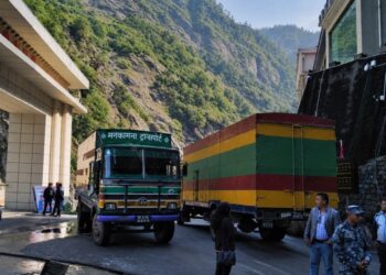 तातोपानी नाका नियमित सञ्चालन गर्न माग, दुई दिनमा २८ कन्टेनर भित्रिए