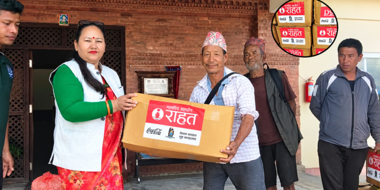 दसैँअघि नुवाकोटका पहिरोपीडितलाई राहत वितरण
