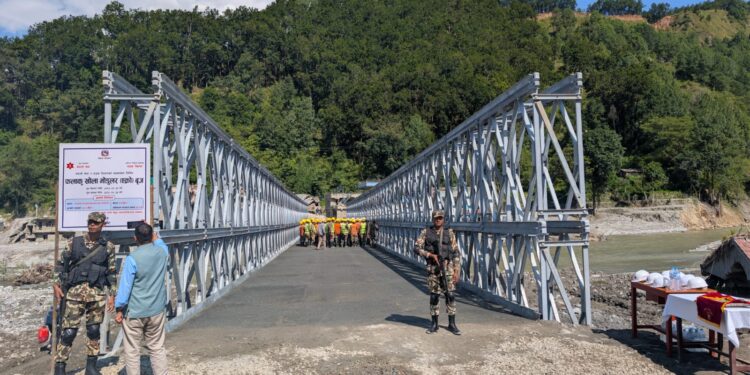 भोटेकोशी बाढीले बगाएको बेत्रावती पुलको विकल्प तयार, यातायात सञ्चालनमा