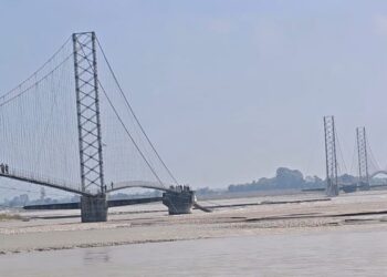 महाकाली नदीको बहावले ऐतिहासिक झोलुङ्गे पुलमा क्षति