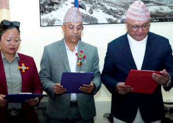 कोशी प्रदेश योजना आयोगका दुई नवनियुक्त सदस्यले लिए शपथ