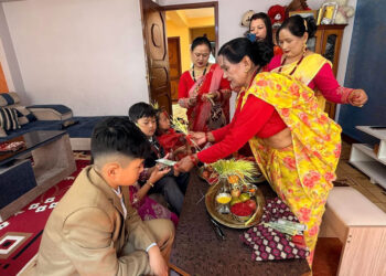विजयादशमीपछि पनि टीका र जमरा लगाउने क्रम जारी, पूर्णिमासम्म मान्यजनबाट आशीर्वाद लिइँदै